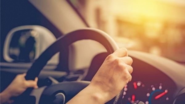 Increase in women, decrease in men getting driving licences in Oman