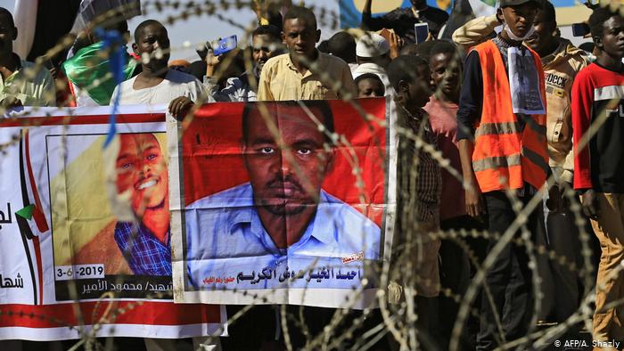 DW : محكمة سودانية تقضي بإعدام 27 عنصراً أمنياً بسبب قتل "أستاذ"