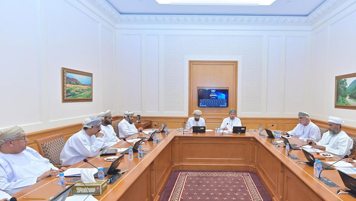 Oman's Shura Council meeting discusses delay in salaries