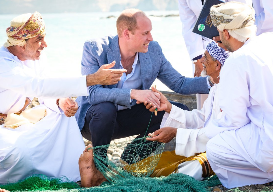 الخارجية البريطانية تحتفي بزيارة "الدوق" للسلطنة وتنشر صوره مع "الصيادين"