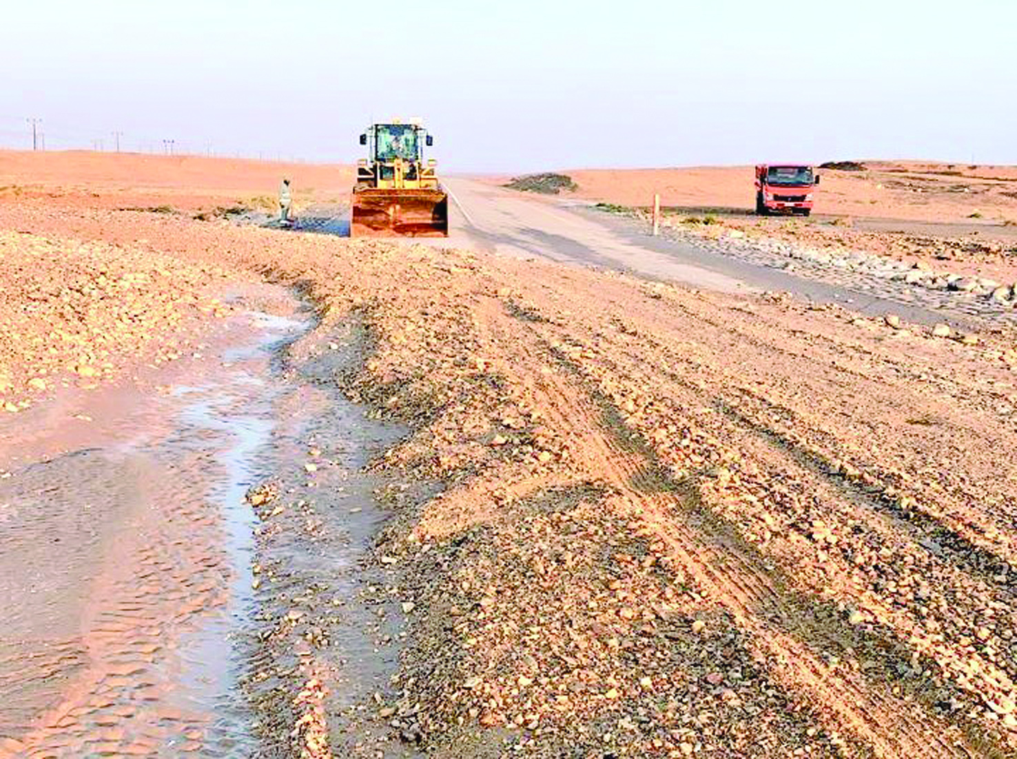 بلديات الظاهرة تكثف جهودها لإزالة مخلفات الأمطار