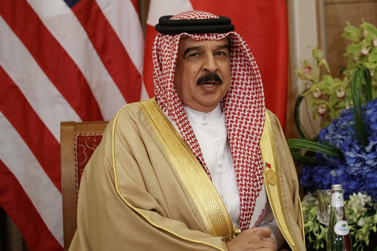 King of Bahrain offers condolences to people of Oman
