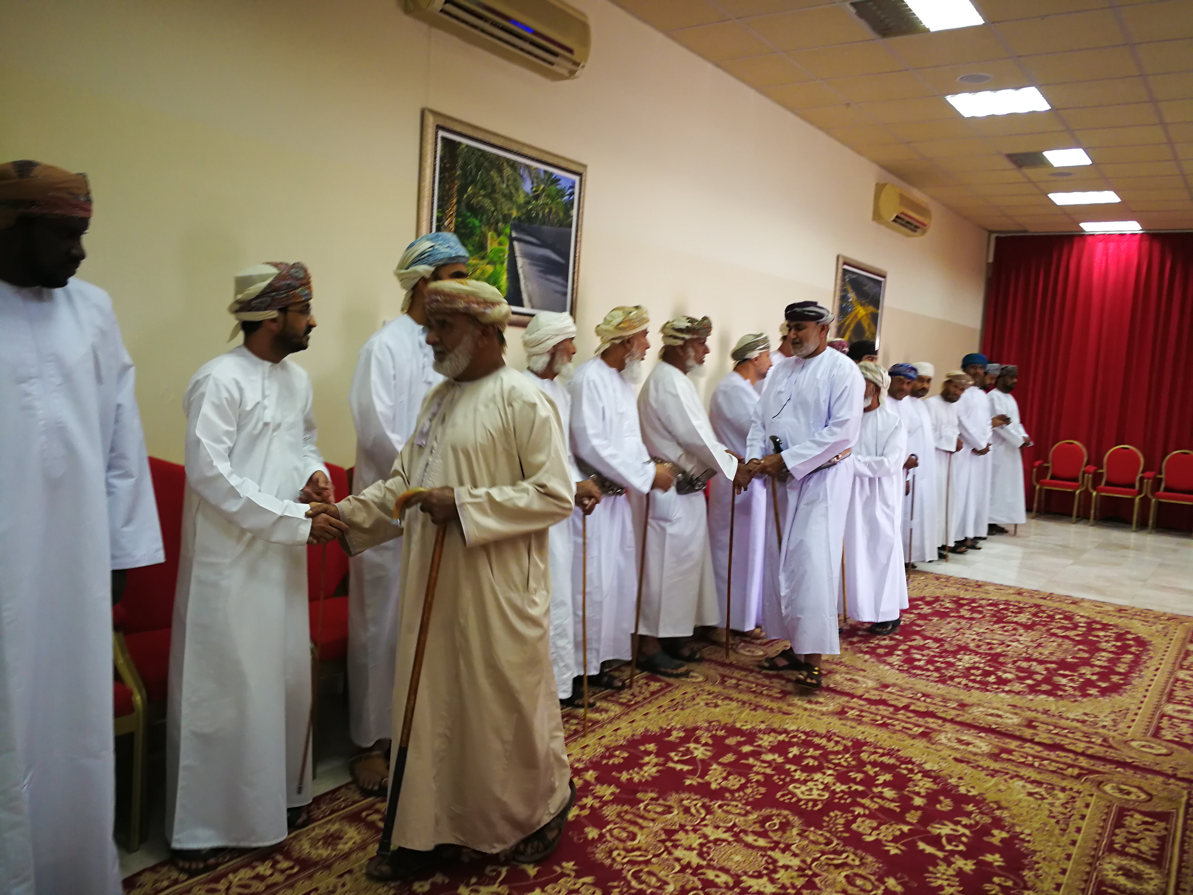 أهالي العامرات يعبرون عن بالغ الحزن والأسى لفقيد الوطن