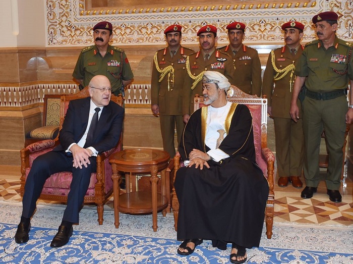 Former Lebanese Prime Minister arrives in Oman to offer condolences