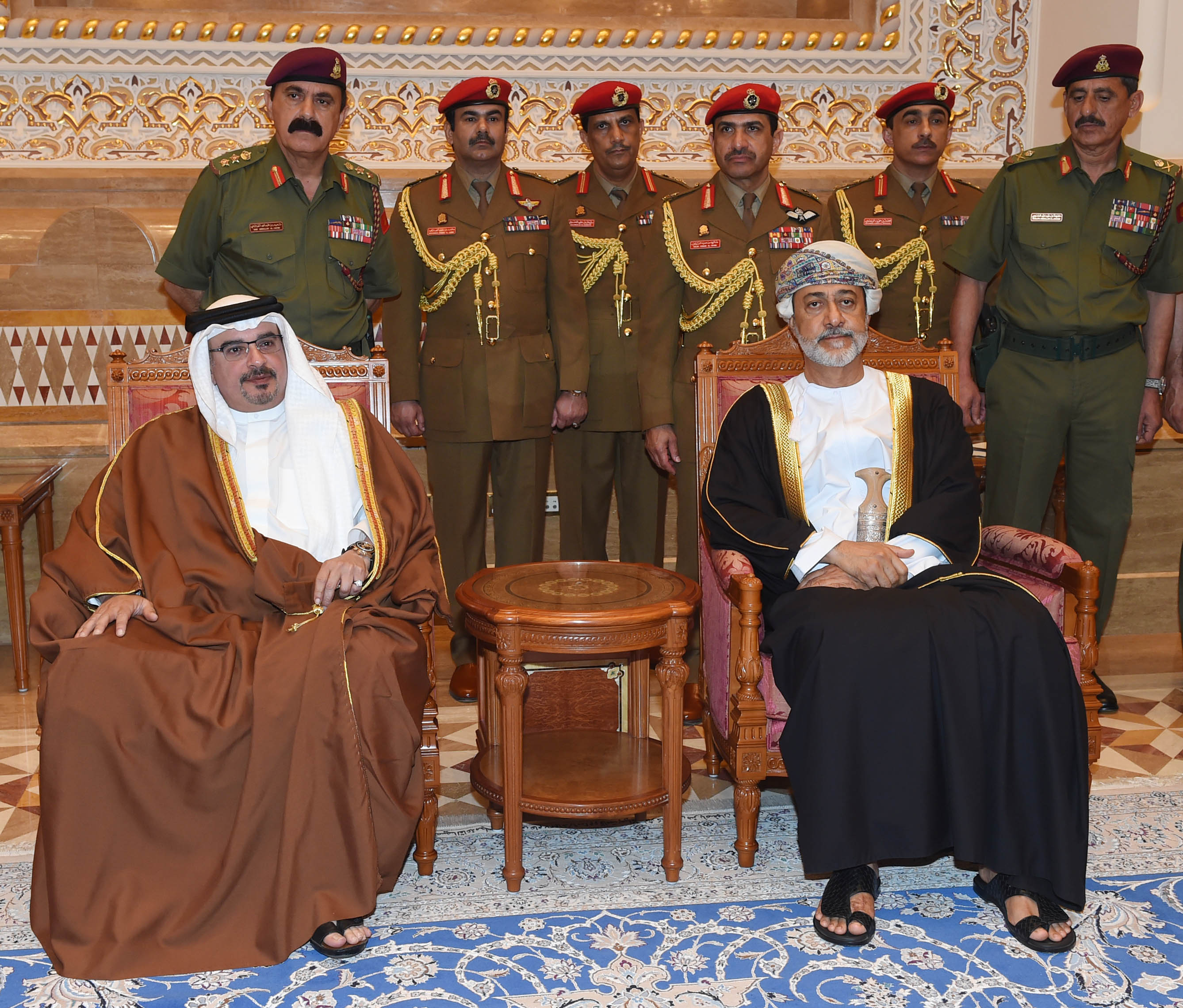 جلالة السلطان يستقبل ولي عهد مملكة البحرين