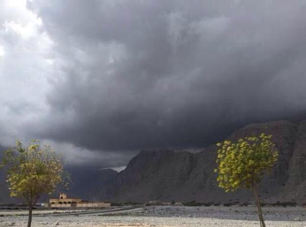 هطول أمطار متفرقة على مسندم و سواحل بحر عمان خلال المساء