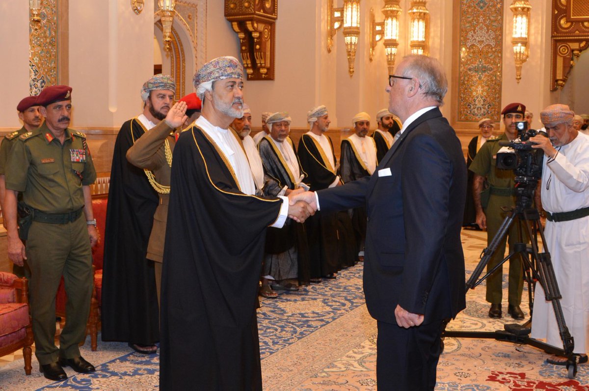 جلالة السلطان المعظم يستقبل معالي أدولف أوجي رئيس الاتحاد السويسري السابق