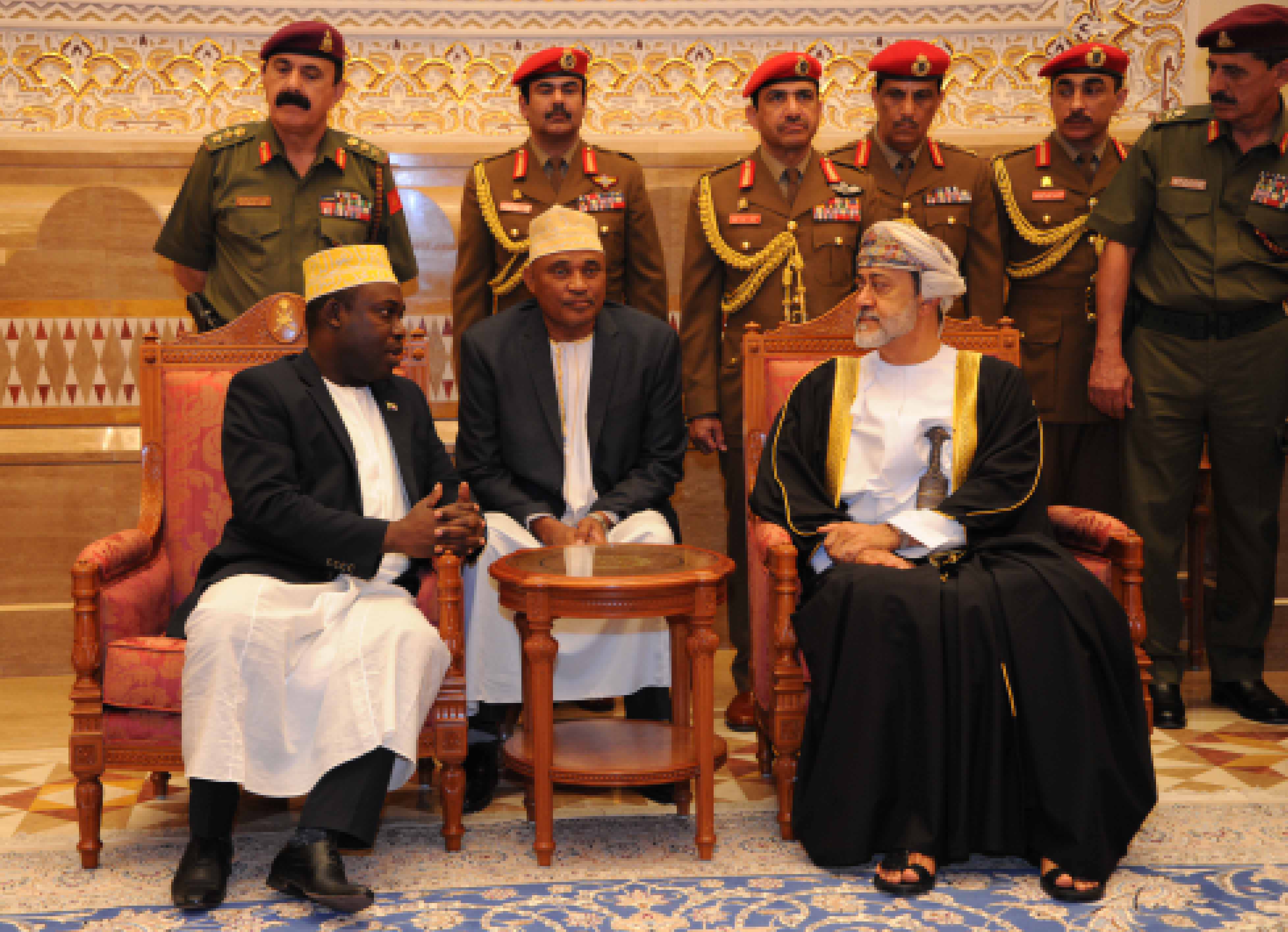 Ministerial envoy from Comoros arrives in Oman