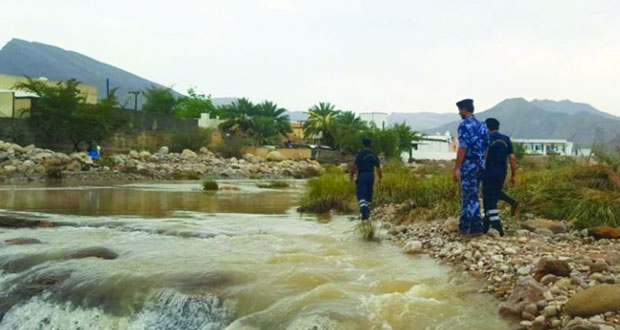 الشرطة تحذر بعدم المجازفة بعبور الأودية خلال جريانها