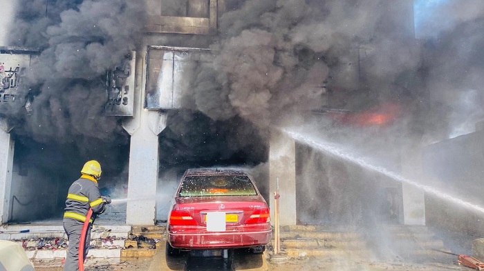 Firefighters douse blaze at store in Oman