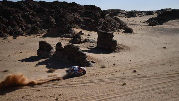 2020 Dakar Rally speeds across the sands of Saudi Arabia on Stage 8