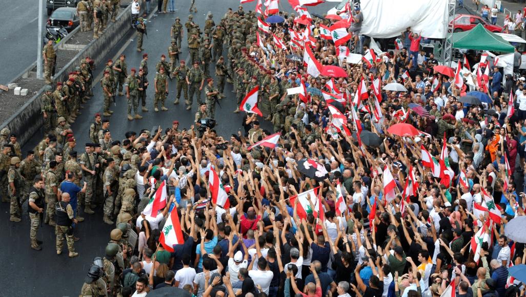11 جريحا من المحتجين و7 من الجيش في فض احتجاج بشمال "لبنان"