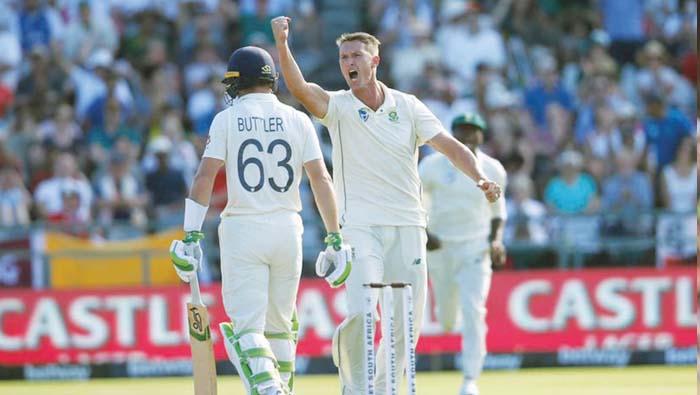 South African bowlers contain England but struggling at 113/3