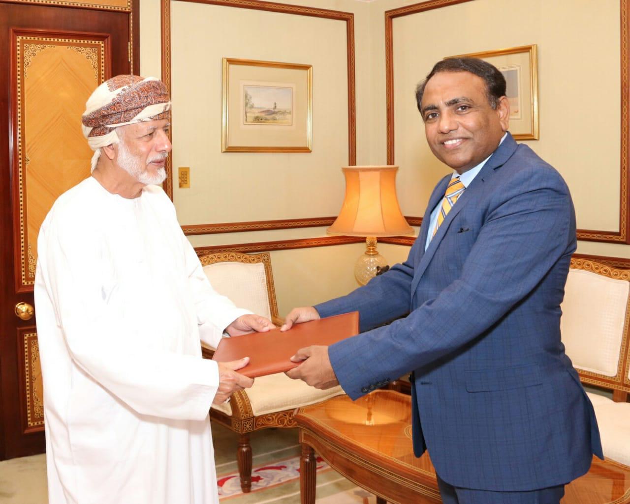 Alawi receives credentials of Pakistan ambassador