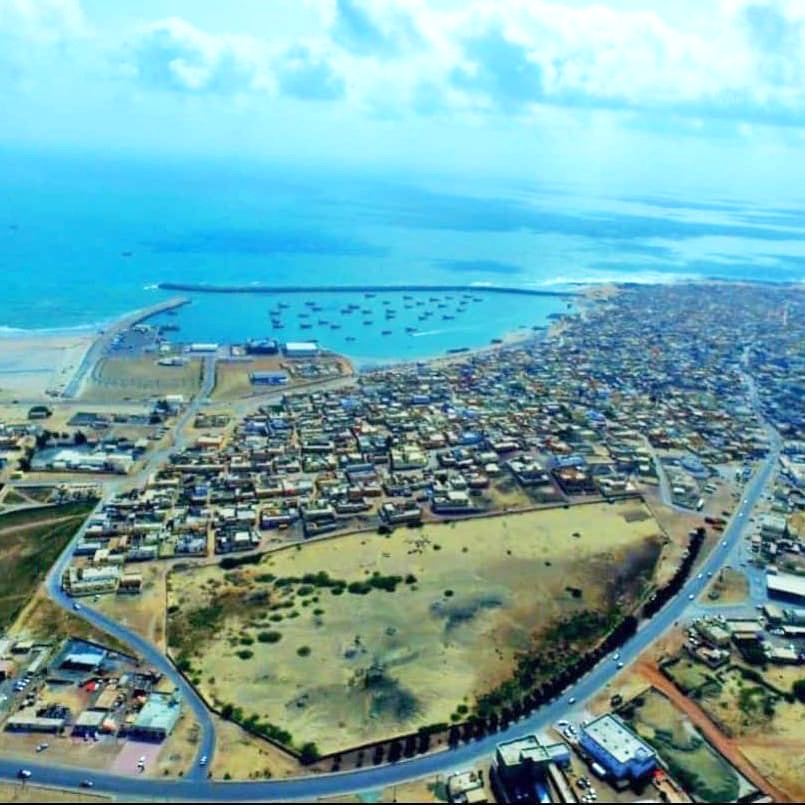 "الأشخرة".. لطافة الأجواء وثراء البيئة البحرية