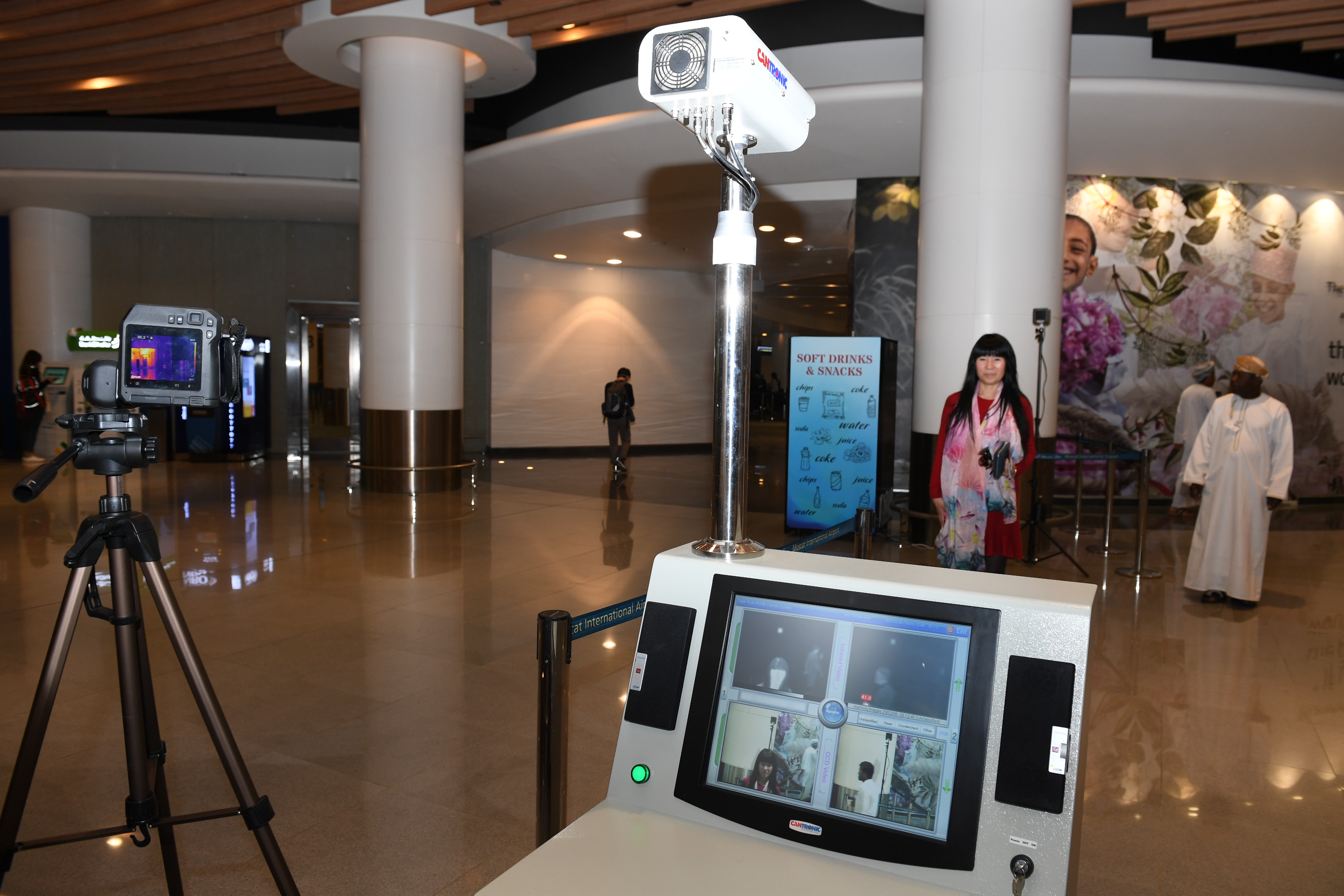 اجتماع حول الإجراءات الإحترازية للتصدي لـ"فيروس كورونا" في مطار مسقط الدولي