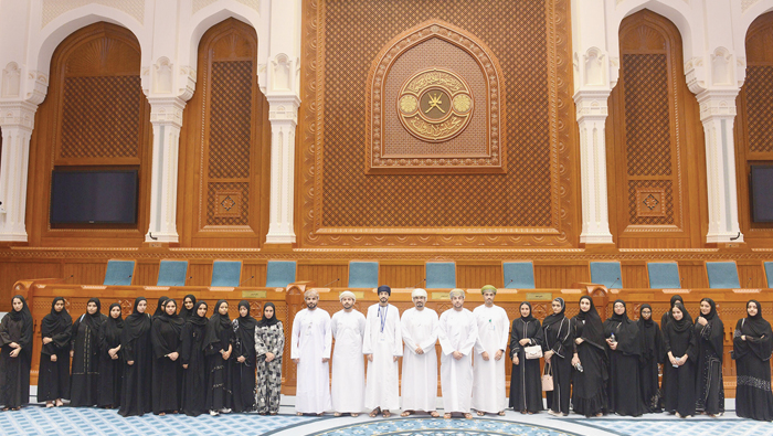 Mazoon college students visit State Council