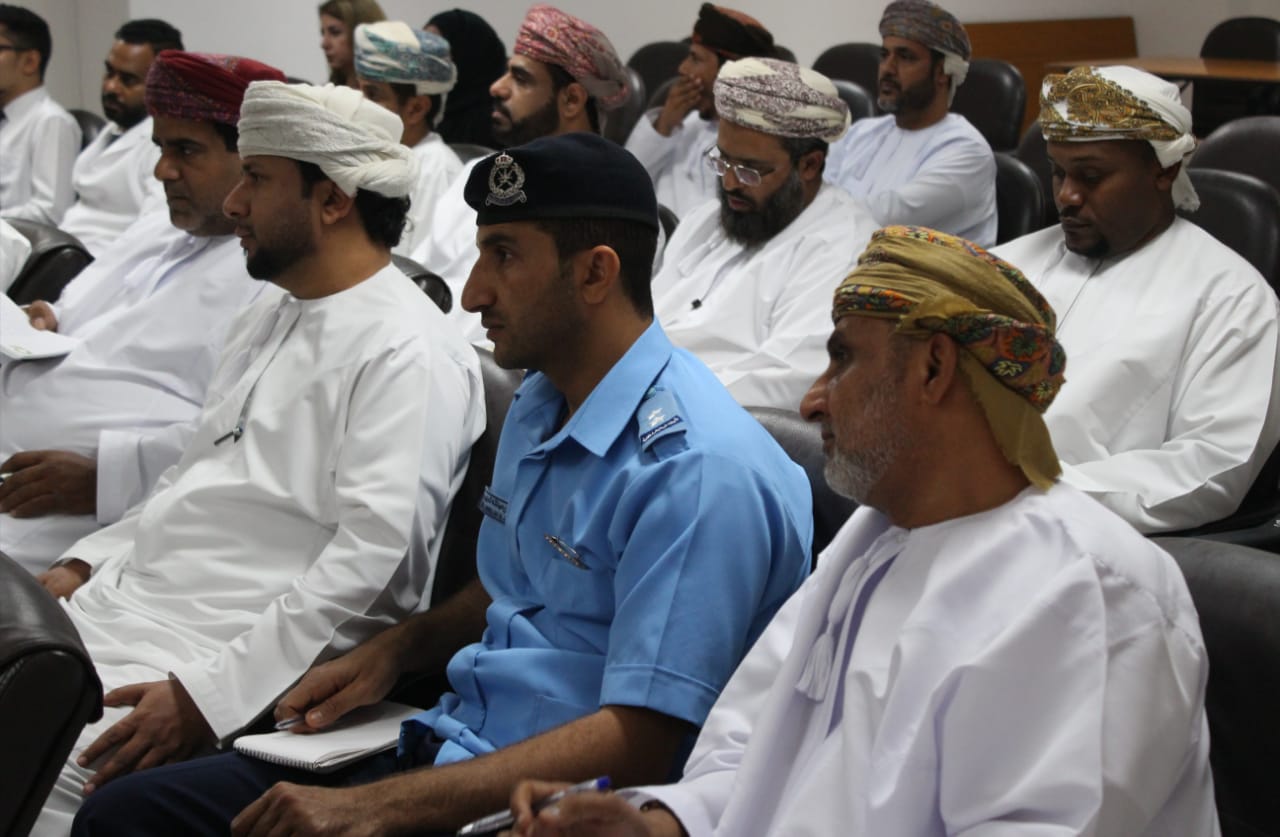 اجتماع موسع لمناقشة الاستعدادات لفيروس "كورونا" بظفار