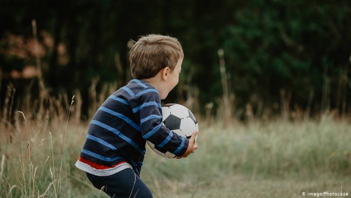UK kids banned from heading ball in football practice