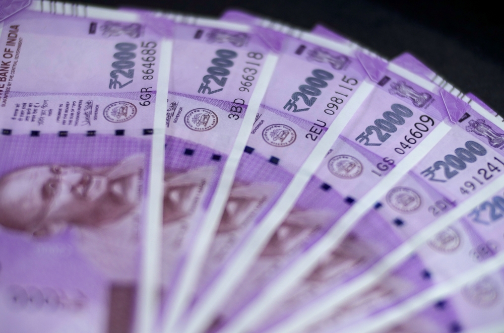 Indian Rupee climbs towards 190 per Omani Rial