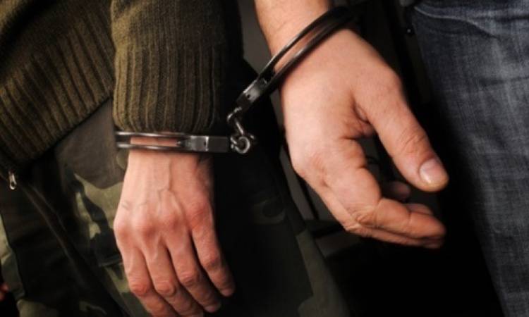 القبض على ثلاثة آسيويين لحيازتهم  "مواد مخدرة"