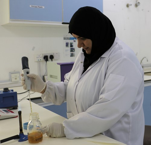 فحص 168 عينة بمختبر الأغذية  في الداخلية من بينها 26 عينة غير مطابقة للمواصفات
