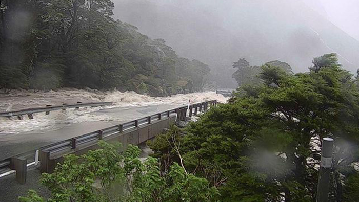 New Zealand: Severe flooding forces thousands to flee