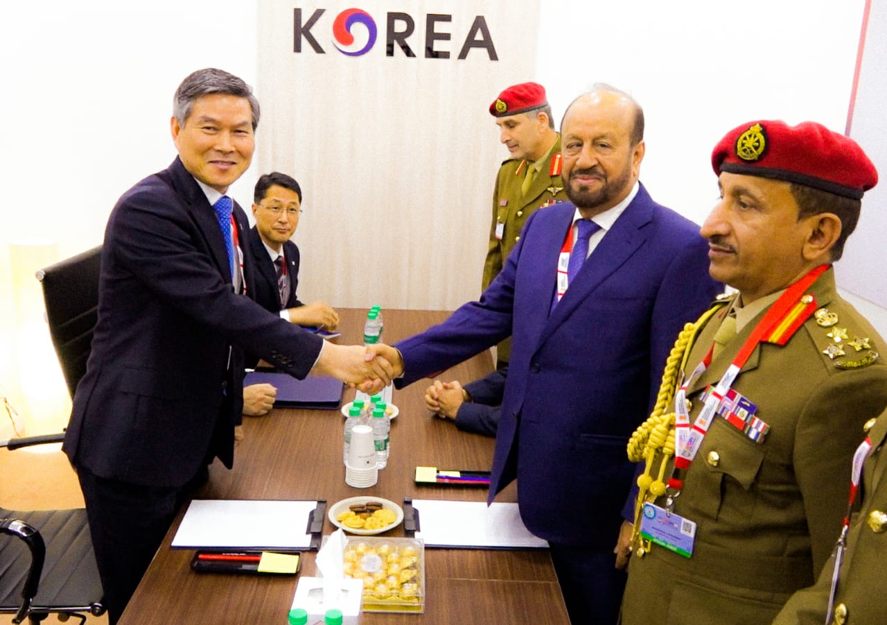 الوزير المسؤول عن شؤون الدفاع يلتقي وزير الدفاع الكوري