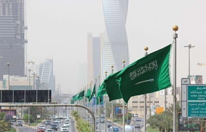 السعودية تعلق جميع رحلات الطيران الداخلي والمواصلات لمدة 14 يوما