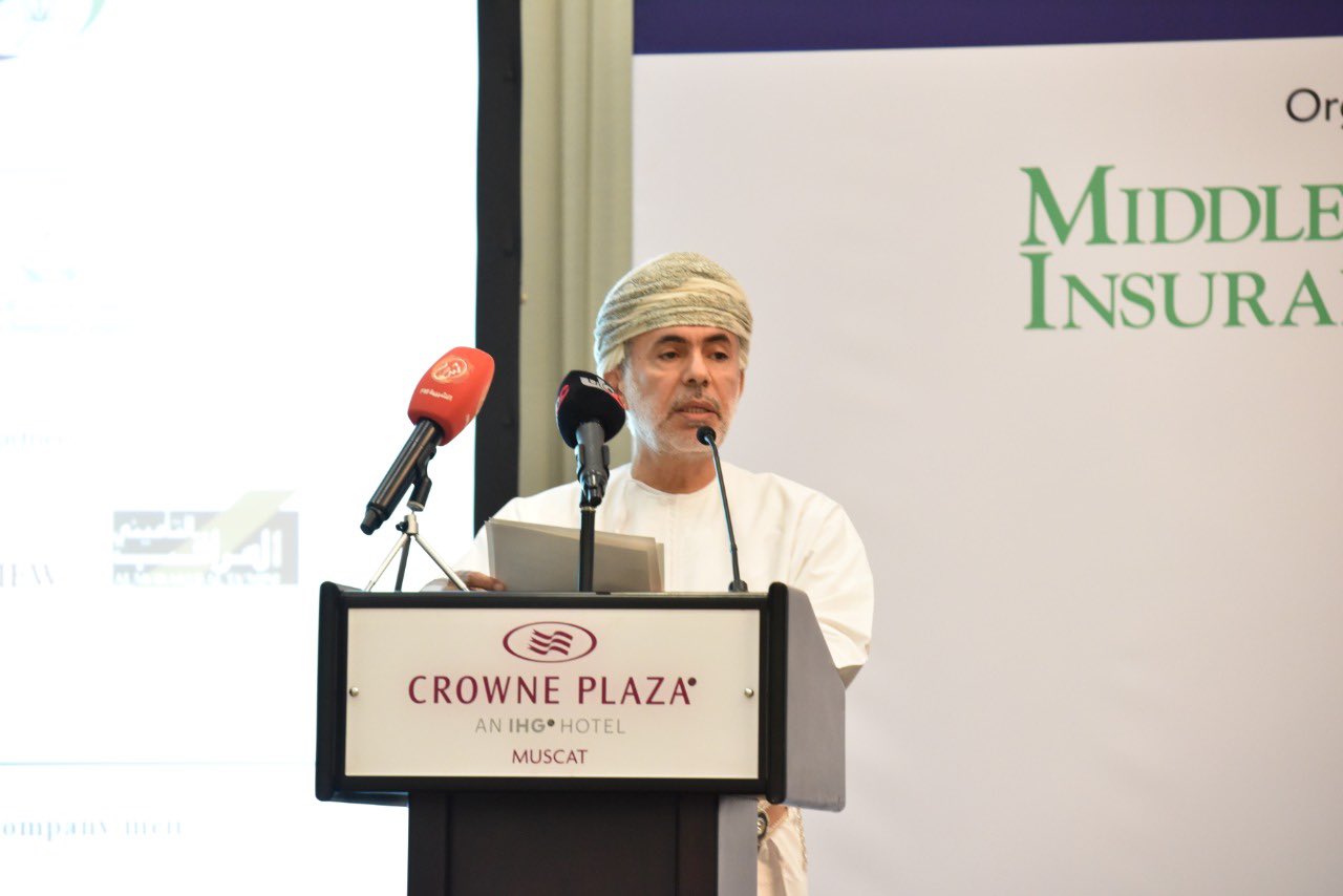 تطبيق "التأمين الصحي الإلزامي"  على عاملو القطاع الخاص والوافدين والزائرين بالسلطنة قريبا