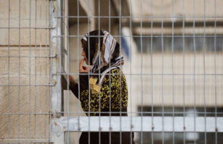 في يوم المرأة العالمي:  43 أسيرة فلسطينية يقبعن في سجون الاحتلال