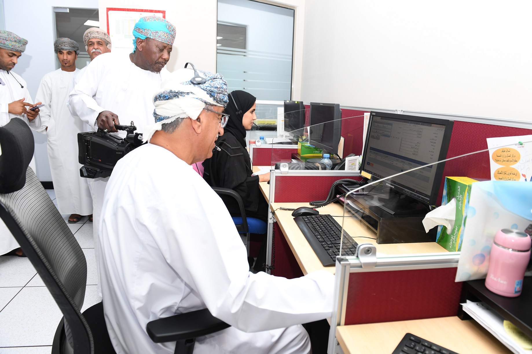 Coronavirus: Health Minister visits call center in Oman