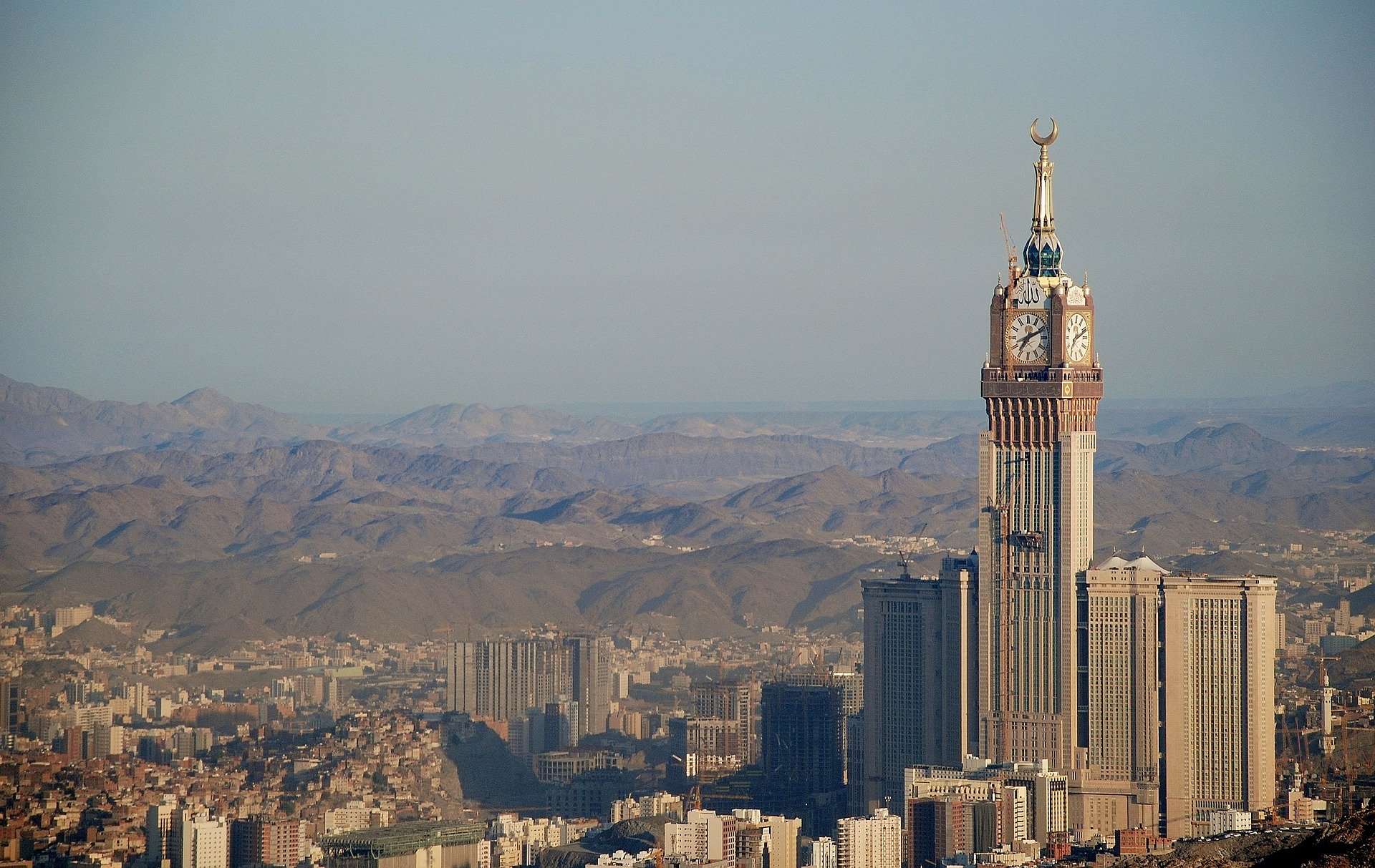 Saudi Arabia temporarily suspends travel to Oman
