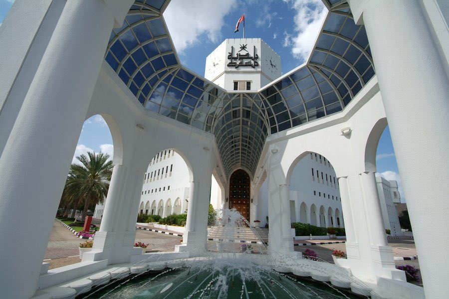 بلدية مسقط تغلق 2 من مراكز التسوق الكبرى في مسقط
