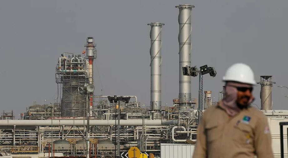 السعودية تدعو إلى عقد اجتماع عاجل لدول "أوبك+" لإعادة التوازن لسوق النفط