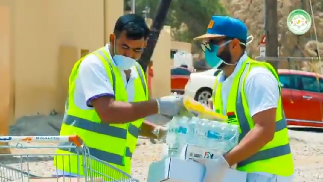 توزيع أكثر من 2000 طرد غذائي في المناطق المعزولة بمحافظة مسقط