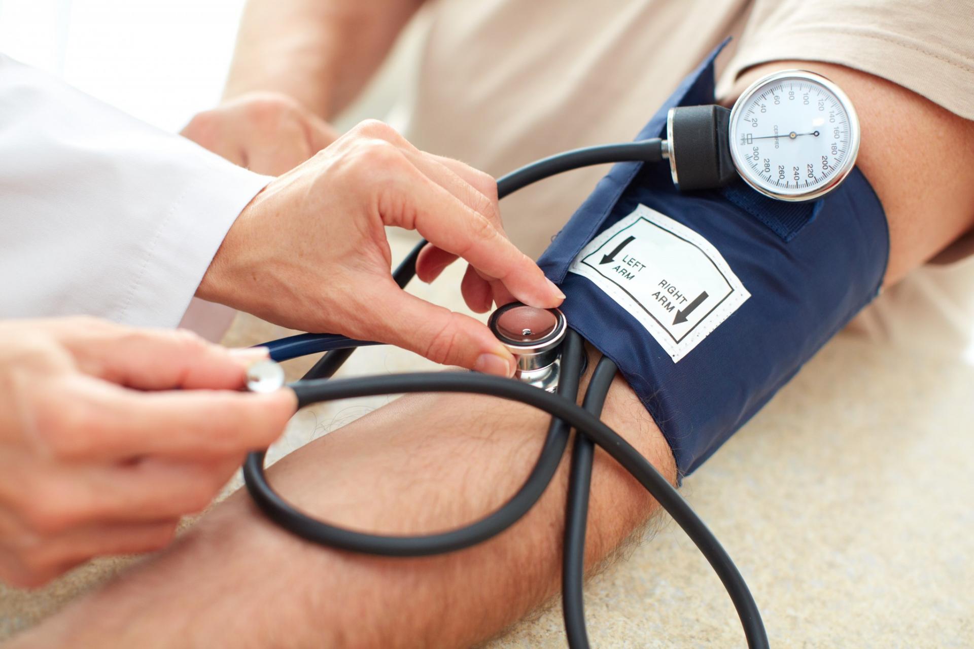 متى يمنع مرضى ارتفاع ضغط الدم من الصيام؟