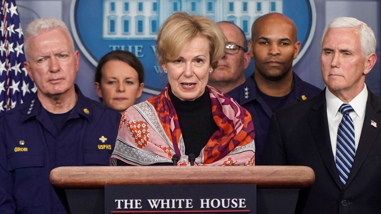 طبيبة البيت الأبيض: التباعد الاجتماعي سيستمر خلال "الصيف"