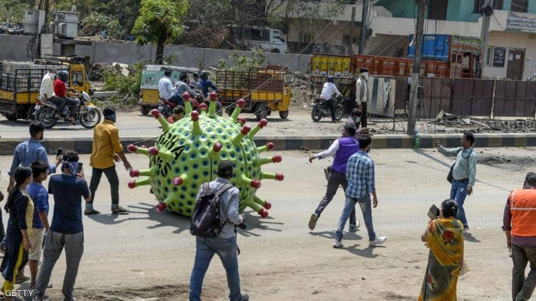 الهند.. "سيارة كورونا" تجوب الشوارع للتوعية بالوباء