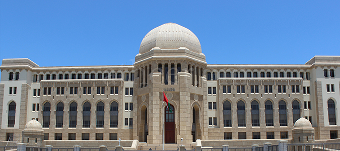 رئيس المحكمة العليا: الاستمرار في نظر القضايا المستعجلة العمالية والتجارية
