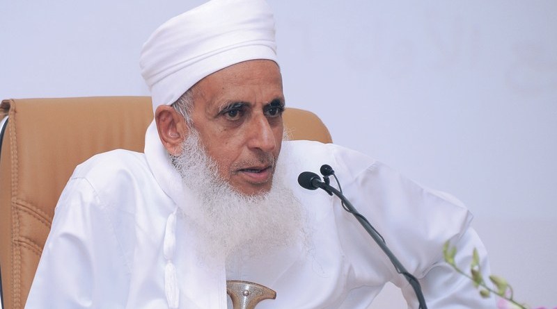 المفتي العام للسلطنة يهيب بالجميع بالإلتزام بأسباب السلامة في ظل جائحة "كورونا"