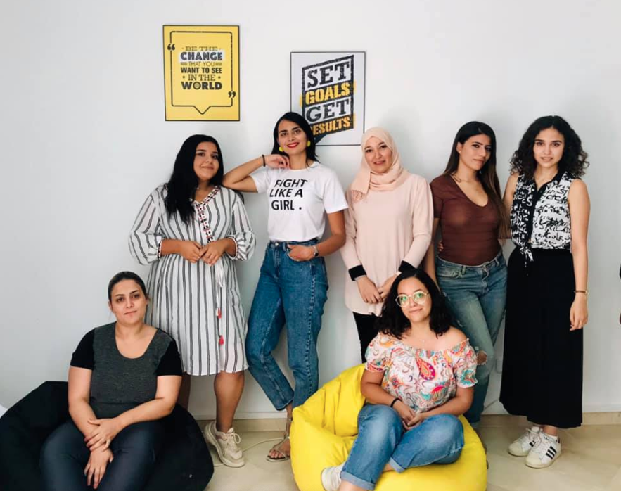 فكرة الملابس المستعملة