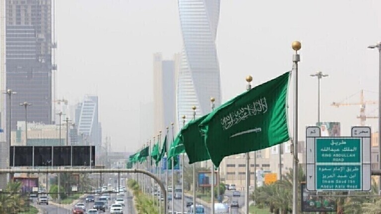 السعودية ترفع تعليق حضور عاملي القطاع الخاص لمقار أعمالهم