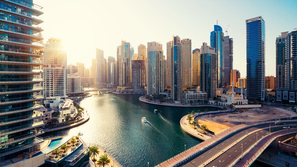 دبي تقرر استئناف عمل الموظفين في المقار الحكومية