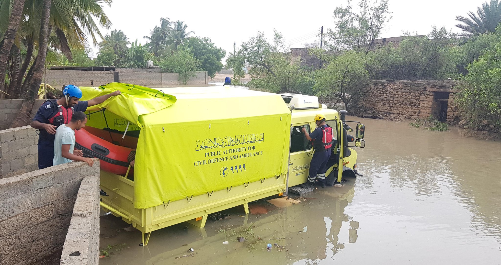 Several citizens rescued from floodwaters in Dhofar