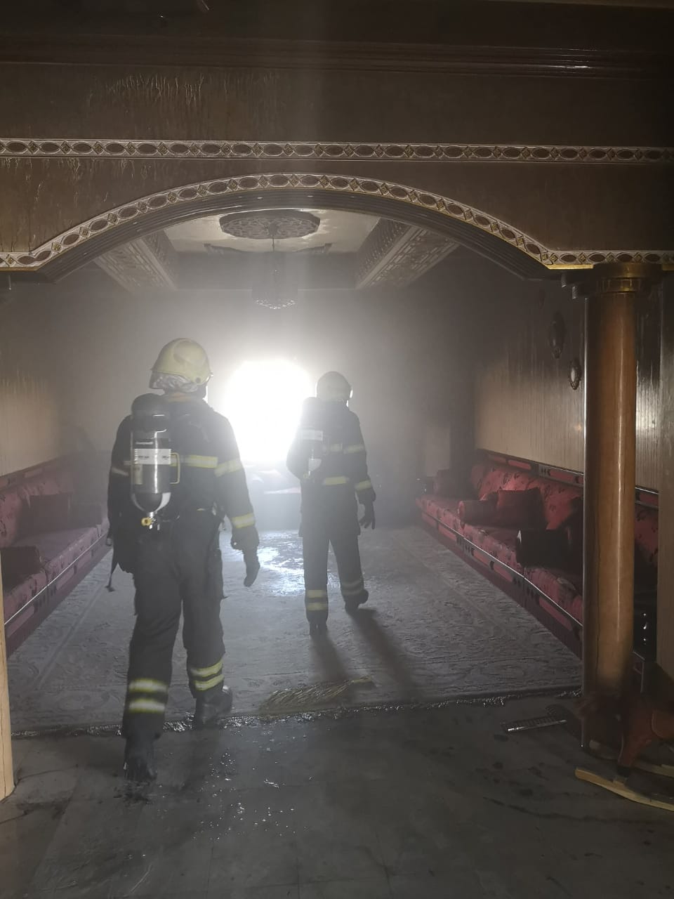 إنقاذ ثلاثة مواطنين من حريق في بركاء