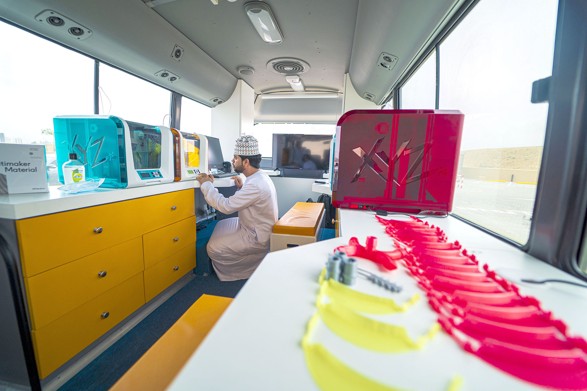 عمانتل توفر أدوات طبية بإستخدام طابعات ثلاثية الأبعاد