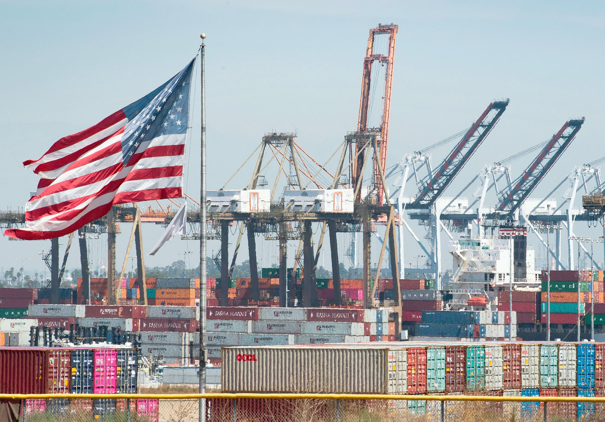 السلع الامريكية تسجل عجزا