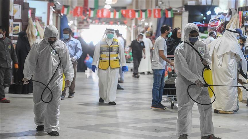 بالفيديو.. رسالة مؤثرة لكويتي بعد إصابة 21 شخصًا من عائلته بـ"كورونا"