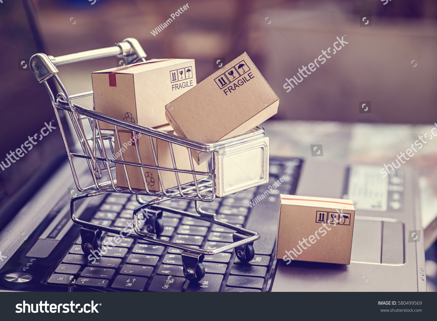 تسوق إلكترونيا..لكن تأكد انها قانونية